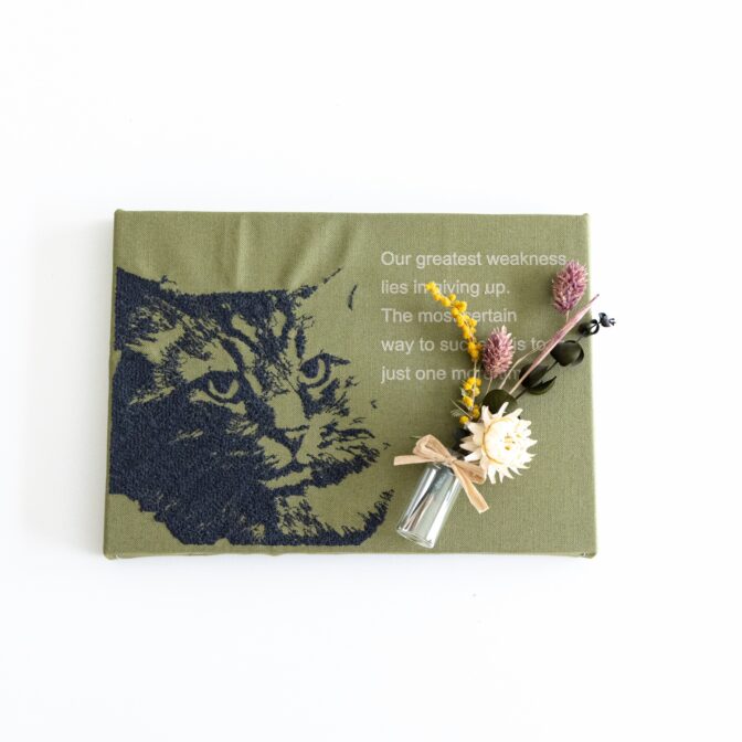 刺繍アートパネルミニブーケ付き